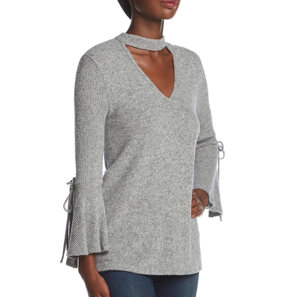 choker neckline bell sleeve top - Picture 3 of 4